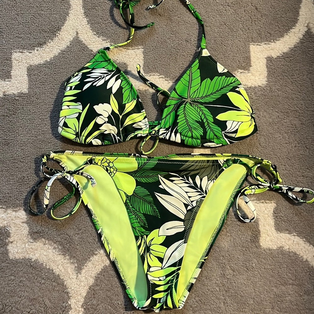Green patterned bikini